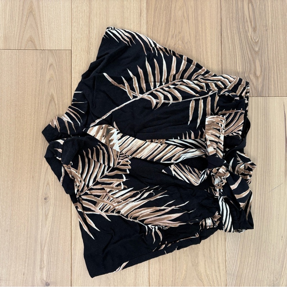 H&M Black and Tan Leaf Print Women Shorts